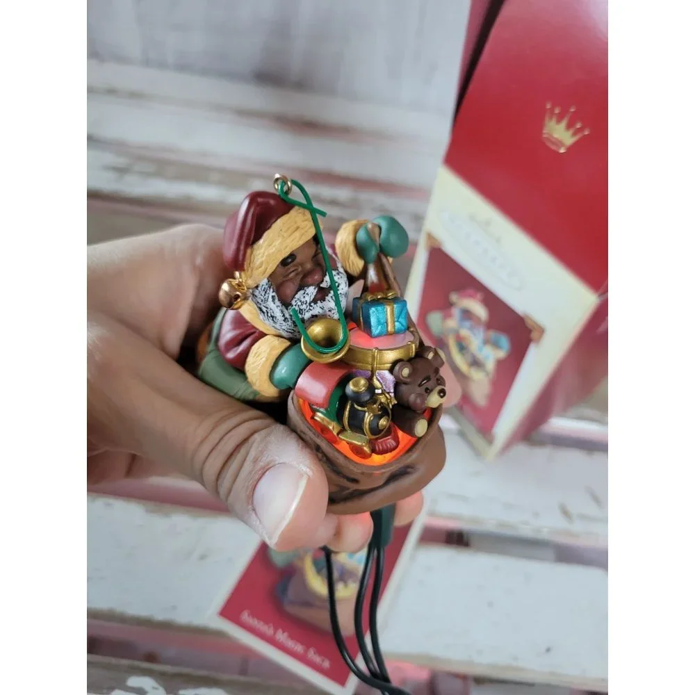 Hallmark Santa's magic sack 2005‎ lights up ornament Xmas tree home decor